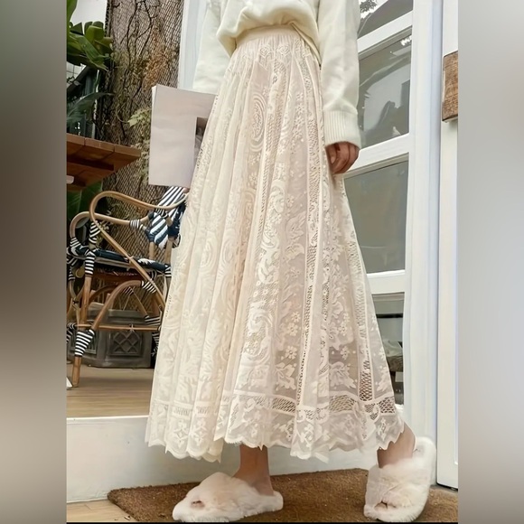 Elegant Cream Lace High Waist Maxi Skirt New Boutique - Picture 3 of 5